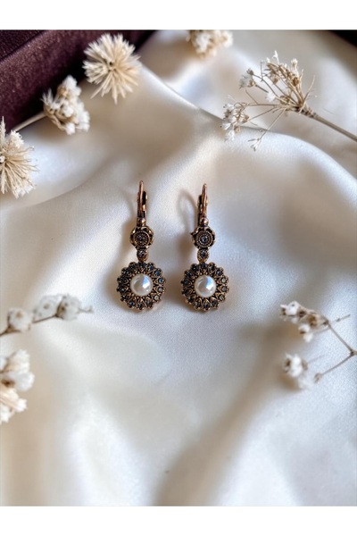 FAYRA ACCESSORIES Zirkon Taşlı Papatya Figür İnci Sallantılı Küpe