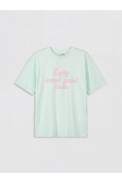 LC Waikiki ESVAB • تي شيرت بناتي عصري ومميز مطبوع عليه شعار Zero Roba Collar