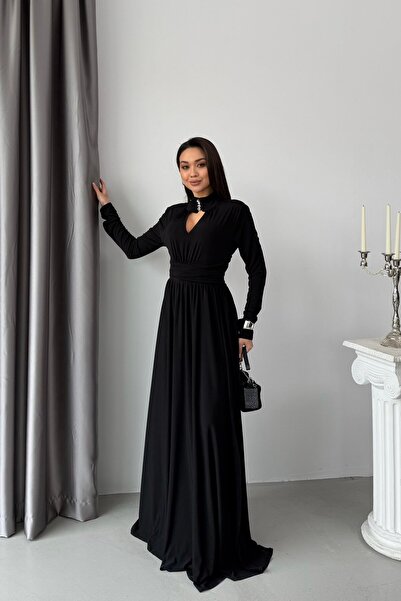 Serica Moda Μαύρο φόρεμα με κουμπιά στο λαιμό και λεπτομέρεια δεσίματος στην ...