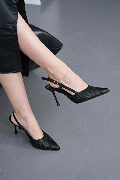 golden heel Черни дамски класически обувки на ток тип стилето, със заострен в...