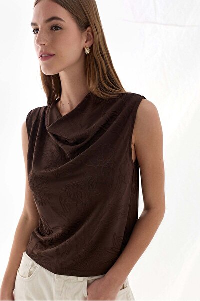 Lencie Embossed Patterned Sleeveless Blouse Brown
