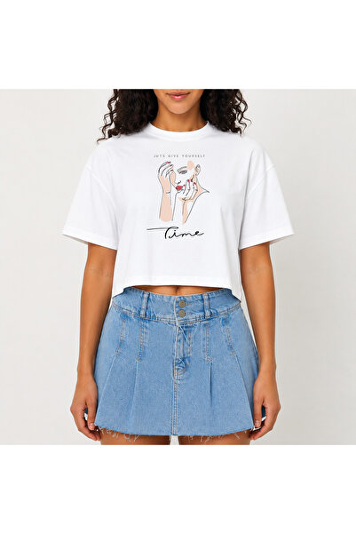 URBANTRENDSTORE Crop T-shirt με λευκό σχέδιο, άνετη εφαρμογή, ακατέργαστη κοπ...