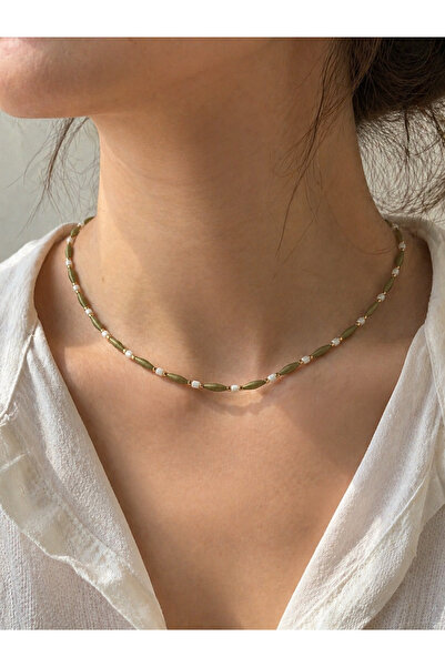 VELVIA Elegant Necklace in Olive Color