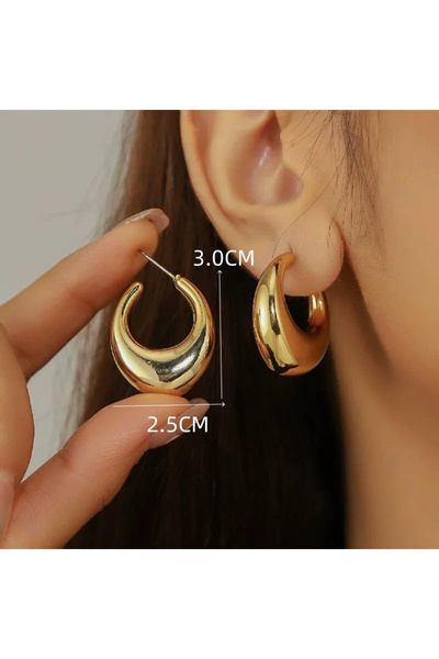 GlaMLo Accessories Hoop earrings with a modern design and a shiny finish