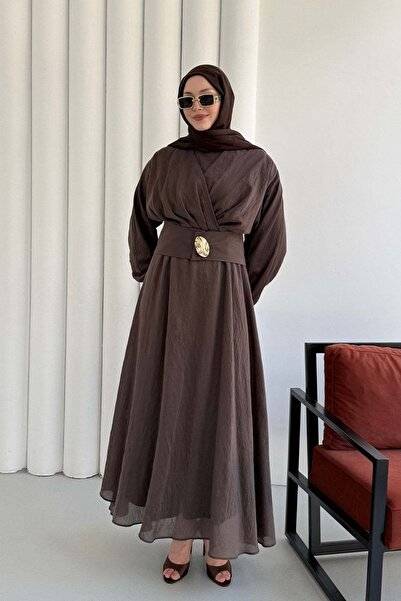 Modaensarbutik Kruvaze Yaka Tül Modal Kemerli Broşlu Tesettür Elbise-KAHVERENGİ
