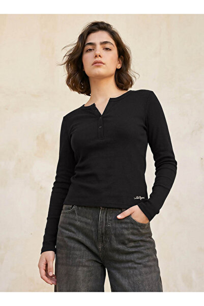 Lee Cooper بلوزة مضلعة بفتحة نصفية
