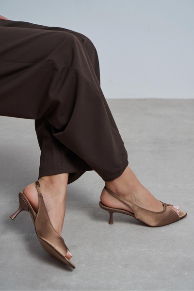 NİŞANTAŞI SHOES Γυναικεία παπούτσια με τακούνι Salva σε καφέ σατέν χρώμα με μ...