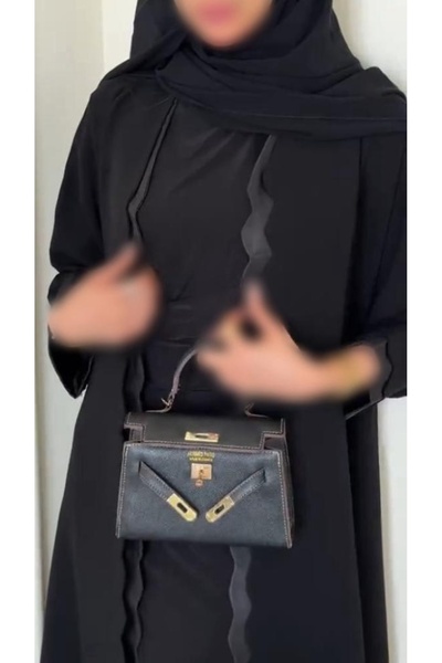 Rosana عباية سيرا, عباية كلاسيكية بتصميم هندسي