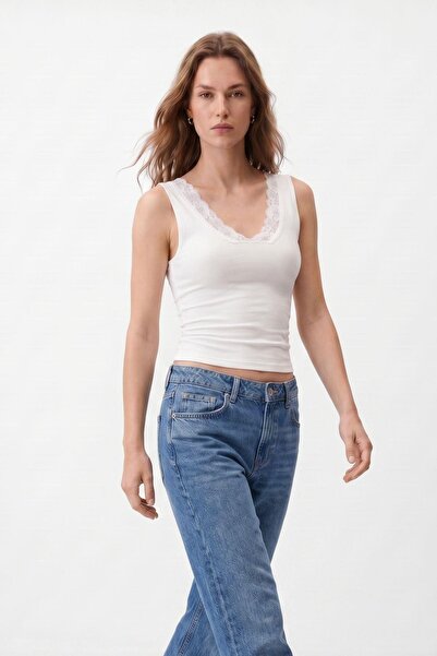 Rays Ecru V-Neck Lace Detail Undershirt 8580A
