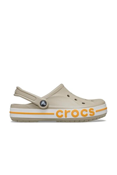 Crocs شبشب نسائي من Bayaband Clog - بني حليبي