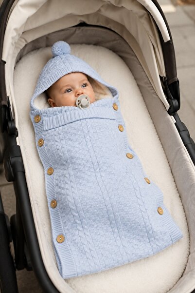 Pure Boutique Sac de dormit bebe bleu crosetat imblanit cu gluga si ciucure p...