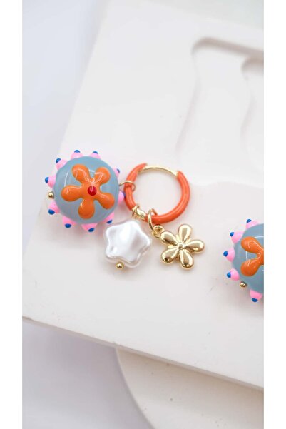 Jerie Çiçek Figür Charm Detaylı Küpe