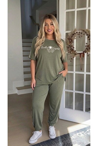 Koza Butik طقم بدلة رياضية نسائية مقاس كبير بأكمام قصيرة وطباعة بارزة وخطوط ج...