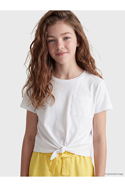 LC Waikiki Trendlucky Girls' T-Shirt with Oval Collar and Contrast