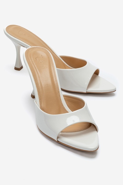 LuviShoes شبشب نسائي من الجلد الأبيض اللامع بكعب رفيع من TIERA