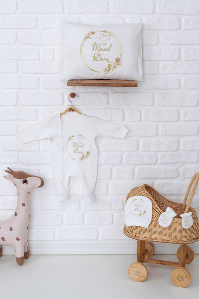 Pia Baby Premium Kız Bebek İsme Özel %100 Pamuk Tulum Şapka Eldiven ve Yastık...