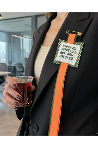 Ziv El Yapımı Stressed Depressed But Well Dressed Yazılı Nakışlı Kumaş Broş V...