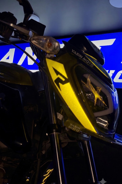 Banxtre ملصق تفاصيل الحاجب الأمامي للسيارة بشعار R عاكس للضوء لسيارة TVS Raid...