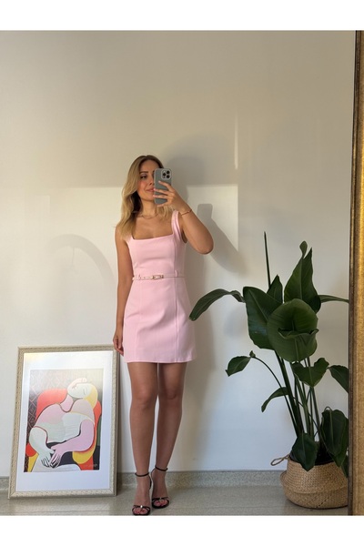 Butik PEMBE KARE YAKA KEMER DETAYLI MİNİ ELBİSE