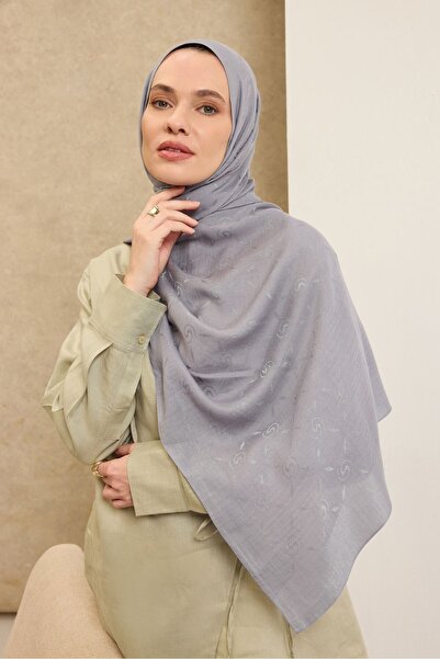 Silk Home شال قطني من نايا ماكسي مونوغرام باللون الرمادي