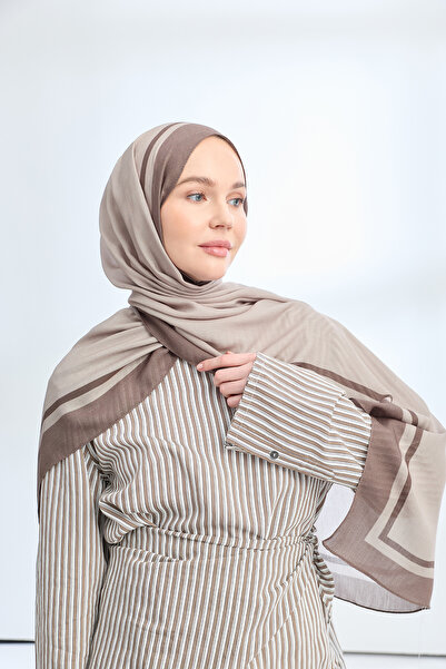 ARMANDA ȘAL ELEGANT CU MODEL HARMONY FRAME - VIZON DESCHIS