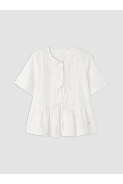 LC Waikiki بلوزة LCW EVERYDAY بيضاء اللون ذات ياقة مربوطة ومطرزة بكشكشة