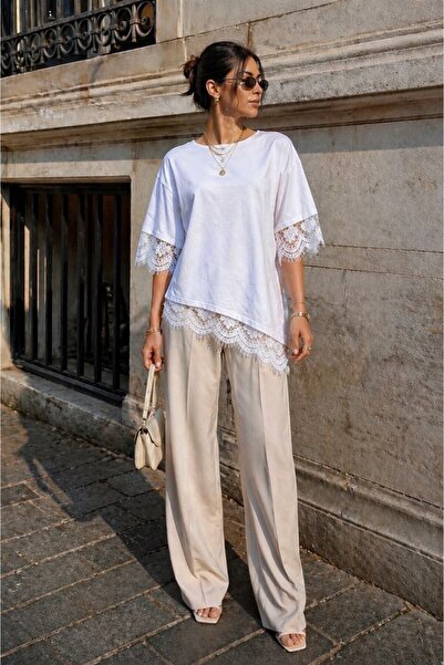 Lesy Lace Asymmetrical Detailed T-Shirt