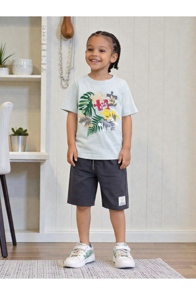 Victor and Jane By Styli طقم تي شيرت قطني مطبوع وشورت للأولاد
