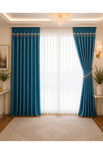 Liz Line Set doua draperii blackout, drapate cu ciucuri, accesorizate cu brid...