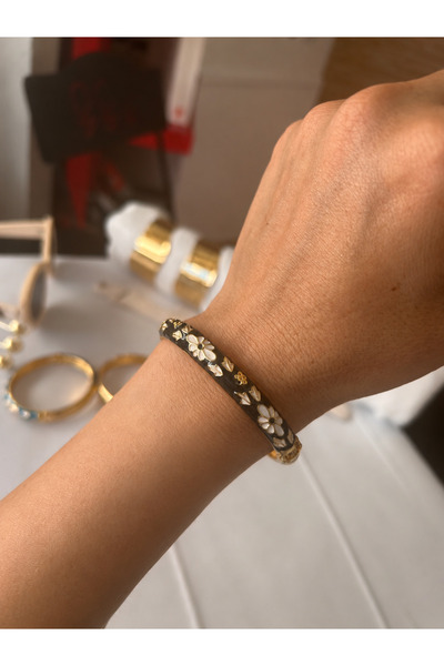 Generic Brand 🌸   Enamel Flower Patterned Handcuff Bracelet