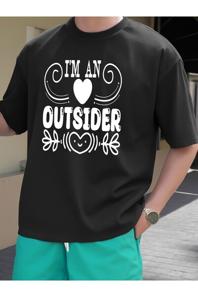 STITCHLY تي شيرت رجالي بتصميم جرافيك مضحك "I'm An Outsider" مقاس كبير، أسود ك...
