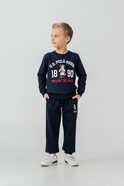 U.S. Polo Assn. طقم بدلة رياضية للأولاد مطبوع باللون الأزرق الداكن بأكمام طوي...