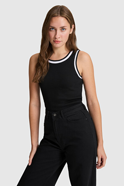 U.S. Polo Assn. Women's Black Crew Neck T-Shirt 50323430-Vr046