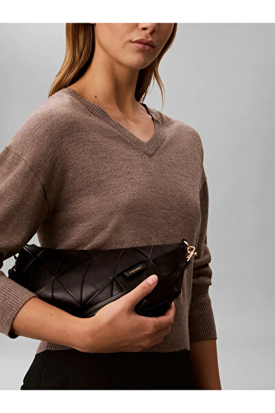 Calvin Klein WOVEN SHOULDER BAG, UB1 Kadın Siyah Çanta