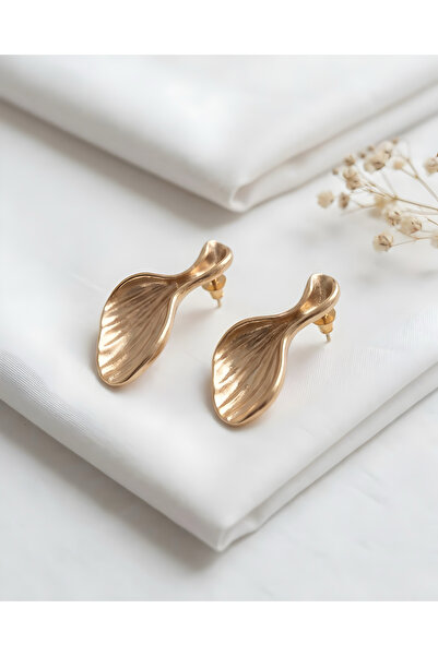 ILSA Fluid Leaf Form Earrings
