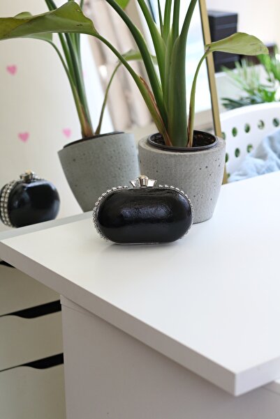 Moom Bag Kadın Siyah Parlak Taş Detaylı Zincirli Kasalı Abiye Çantası