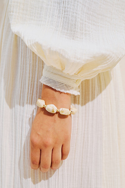 Manuka Sora beaded stone bracelet beige