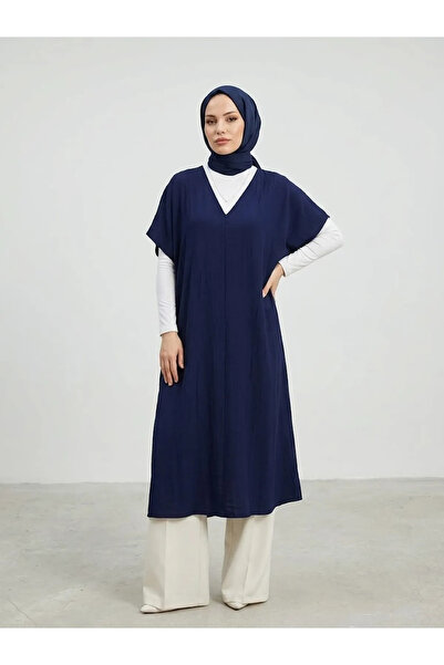 Foremia Relaxed Fit V-Neck Strawberry Dress-Navy Blue