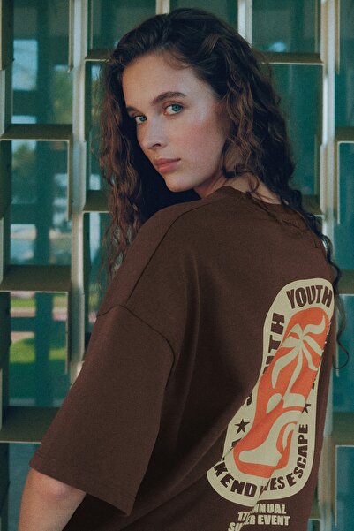 Pull & Bear Palmiye baskılı kahverengi tişört