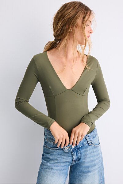 Stradivarius Göğüs altı büzgülü V yaka body