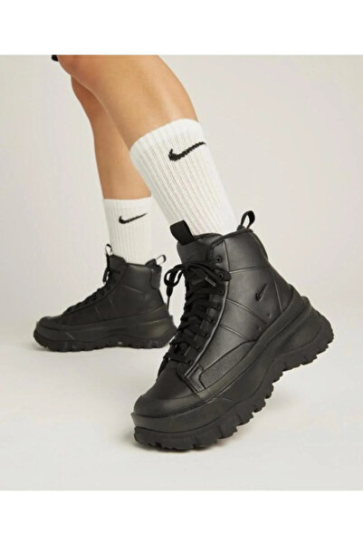 Nike Blazer Roam Mid Women's Black Boots (Sporti̇ks) Are Tight Fitting, Go up...