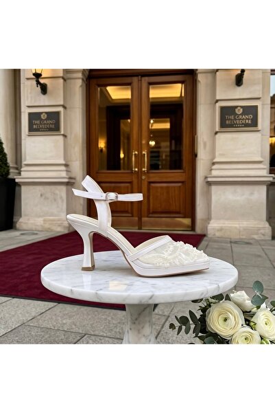 E&L Company Alçak 8cm topuk, 1,5cm platform çok zarif. Beyaz dantelli işleme ...