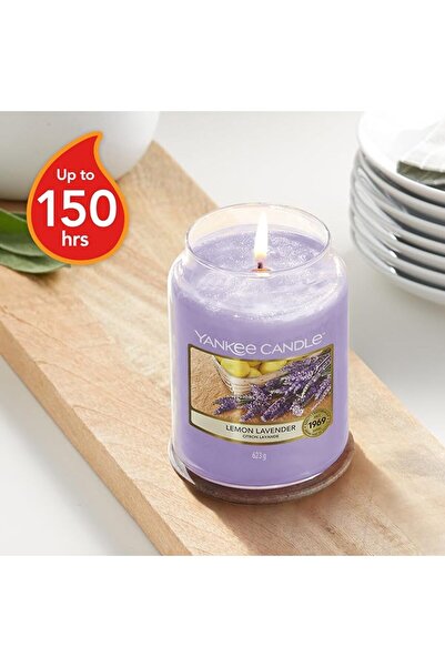 Yankee Candle شمعة كبيرة كلاسيكية بوزن 22 أونصة برائحة التوت الأحمر، ذات فتيل...