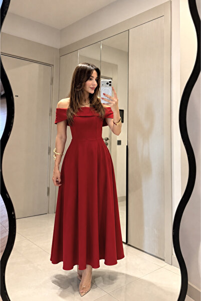 Gizem Ecemiş Soelle Kırmızı Madonna Yaka Çan Elbise