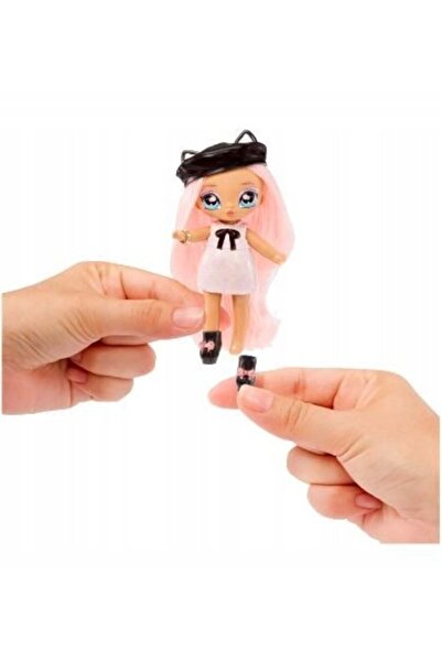 MGA Na Na Na LALKA Surprise Minis Mega Pack 592938 + BAZĂ PENTRU HĂINE DE PĂSȚĂ