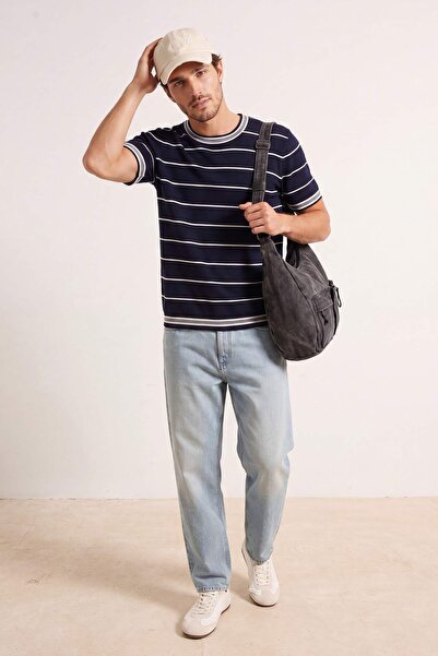 Trendyol Collection تي شيرت تريكو مخطط باللون الأزرق الداكن بقصة عادية/عادية ...