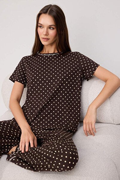Trendyol Collection طقم بيجامة محبوك بخصر مطاطي منقط باللون البني 100% قطن TH...