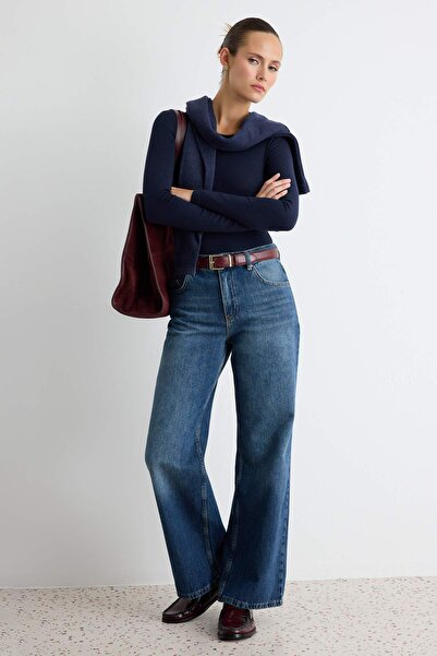 Trendyol Collection بنطلون جينز واسع الساق بخصر مرتفع باللون الأزرق الفاخر طر...