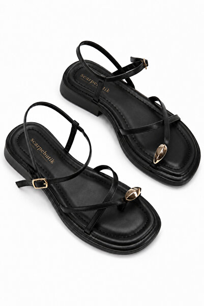 Scarpebutik Sandale de damă cu curele la gleznă și accesorii, cu inele negre ...