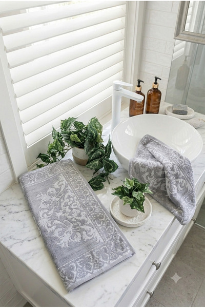Özdilek 2 Pieces of Velvet Towels for Hands and Face